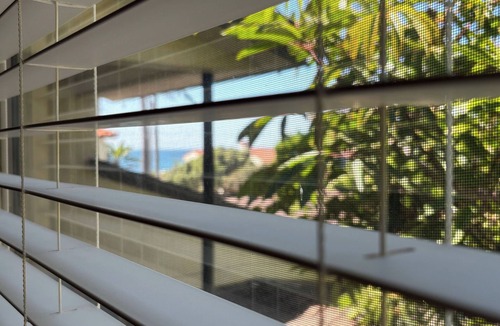 Beach Barber Tract House | Spacious studio 4 houses from Windansea beach