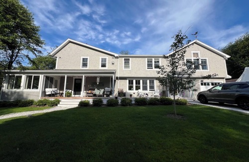 Jamestown Apartment | Spacious Studio Apartment close to Yacht club, golf course and town.