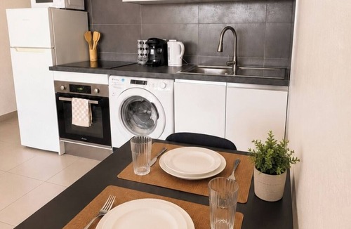 Dardilly Apartment | Spacious studio apartment near Porte de Lyon in the TECHLID area + parking, Wi-Fi
