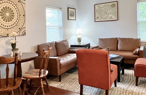 Bolivar Apartment | Spacious studio apartment with 2 twin beds, centrally located