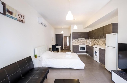 Larnaca City Centre Apartment | Spacious Studio Downtown