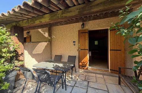 Castellane Apartment | Spacious Studio in Castellane