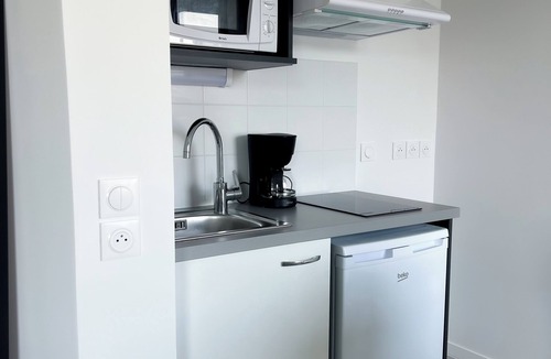 Cenon Apartment | Spacious Studio in Lormont