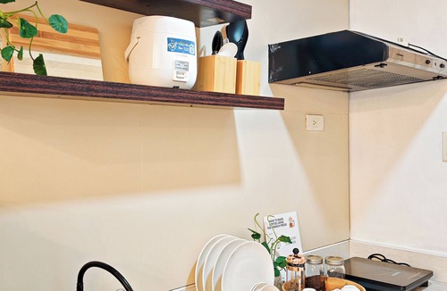 Diliman Condo | Spacious studio in Quezon City with AC, WiFi & Coffee + Sofabed