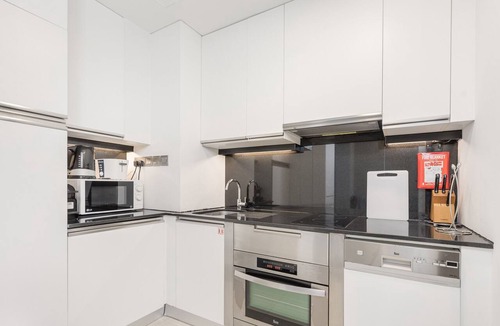 Dubai Marina Apartment | Spacious Studio in The Address Residences Dubai Marina by Deluxe Holiday Homes