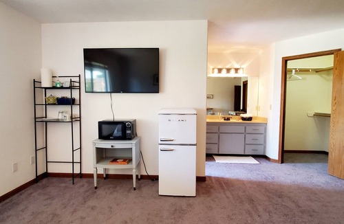 Porterville Apartment | Spacious Studio in Porterville