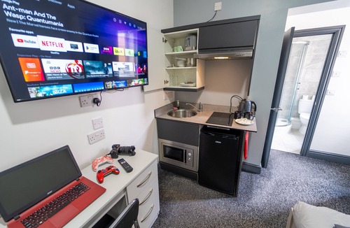 Selly Oak Apartment | Spacious studio near city centre!
