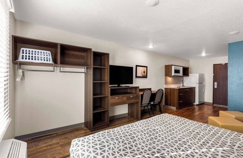 Port Saint Lucie Hotel | Spacious Studio Suite | Free Parking | Pets are Allowed
