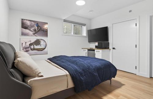Southwest Edmonton Apartment | Spacious Studio Suite in Edmonton, Canada