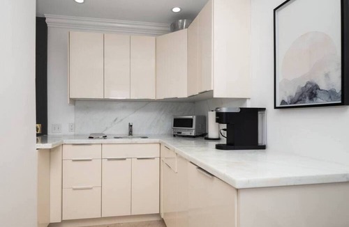 Palm Beach Condo | Spacious Studio - Tropical Tribeca. Pool, Minutes to Beach and Dining