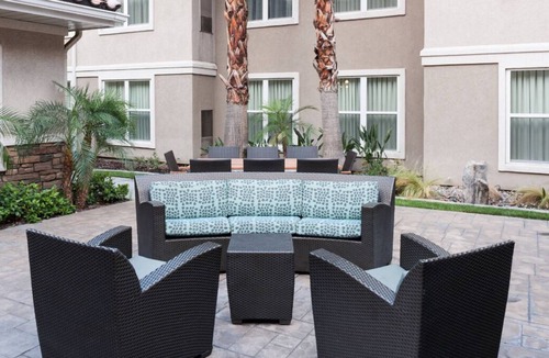San Bernardino House | Spacious Studio w/ Full Kitchen, Continental Breakfast, Self Parking & Gym!