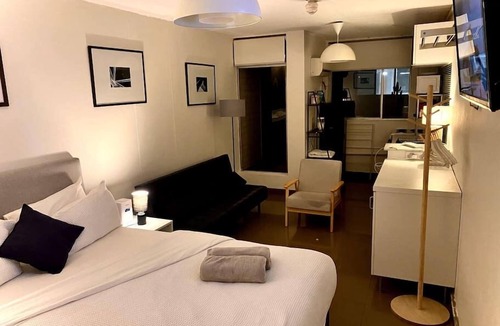 Haymarket Apartment | Spacious Studio w pool & just off Oxford St