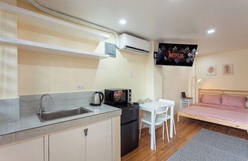 Diliman Apartment | Spacious Studio with Fast Wi-Fi Near UP and Maginhawa