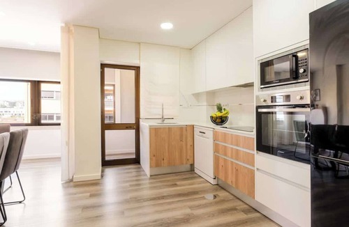 Ermesinde Apartment | Spacious & Stylish Flat with Garage by HostWise