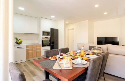 Ermesinde Apartment | Spacious & Stylish Flat with Garage by HostWise
