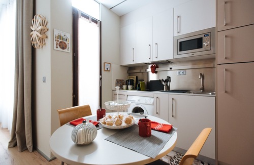 Alfalfa Apartment | SPACIOUS & STYLISH - HEARTH OF HISTORICAL CENTRE