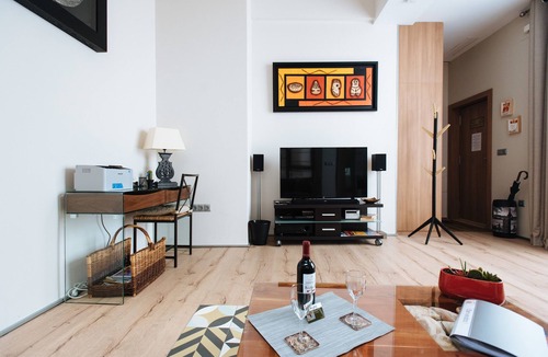Alfalfa Apartment | SPACIOUS & STYLISH - HEARTH OF HISTORICAL CENTRE