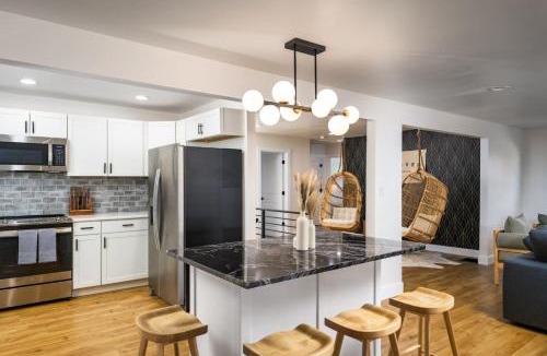 South Westminster House | Spacious Stylish Home w HotTub 12min to Downtown
