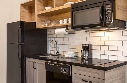 San Antonio Hotel | Spacious & Stylish Suite Perfect for Travelers Exploring San Antonio Sights