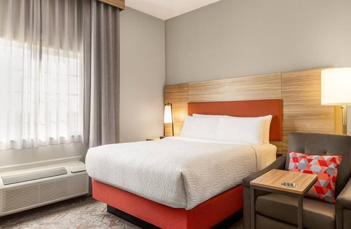 San Antonio Hotel | Spacious & Stylish Suite Perfect for Travelers Exploring San Antonio Sights