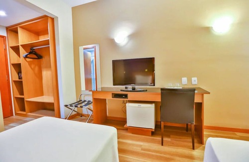 Vila Hortolandia Hotel | Spacious Suite | Outdoor Pool | Near Rota Turística da Uva