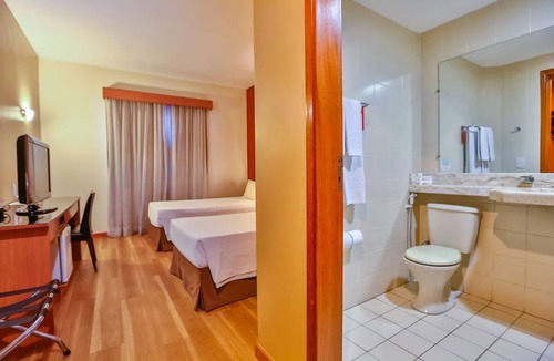 Vila Hortolandia Hotel | Spacious Suite | Outdoor Pool | Near Rota Turística da Uva