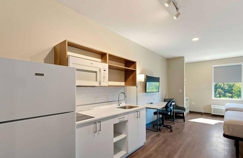 Biggar Hotel | Spacious Suite Perfect for Families Visiting Fort Myers Attractions
