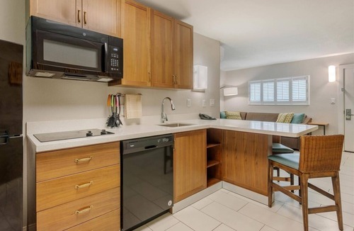 Jekyll Island House | Spacious Suite w/Kitchen Ideal for Relaxing Jekyll Island Retreat | Onsite Pool