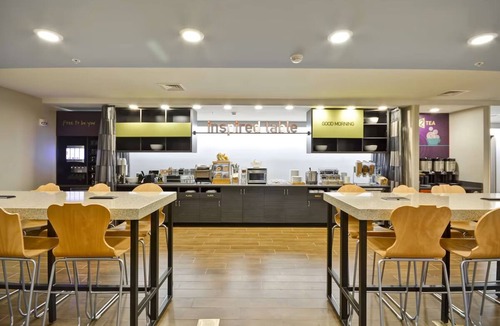 Rock Hill Hotel | Spacious Suite w/Outdoor Pool + Free Breakfast Near Rock Hill Sports Complex