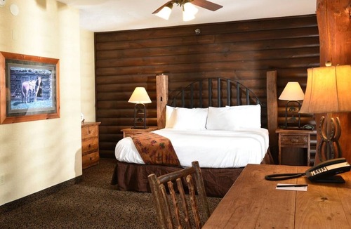 Onalaska Hotel | Spacious Suite w/Whirlpool & Free Parking | 6mi to Hamlin Homestead