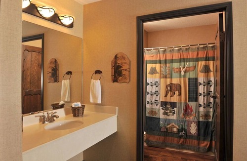 Onalaska Hotel | Spacious Suite w/Whirlpool & Free Parking | 6mi to Hamlin Homestead