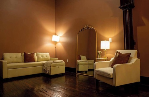 Marshall Apartment | SPACIOUS suite with AC and WiFi in charming historical downtown Marshall, TX