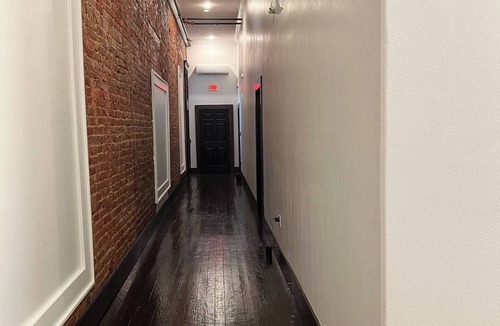 Marshall Apartment | SPACIOUS suite with AC and WiFi in charming historical downtown Marshall, TX