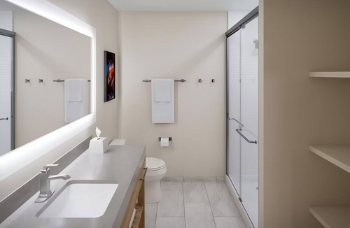 Macomb Hotel | Spacious Suite with Full Kitchen Near Macomb Center for the Performing Arts