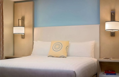 Schaumburg Hotel | Spacious Suites with Swimming Pool, Short Drive to West Meadows Ice Arena!