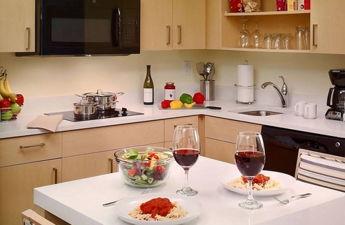 Schaumburg Hotel | Spacious Suites with Swimming Pool, Short Drive to West Meadows Ice Arena!