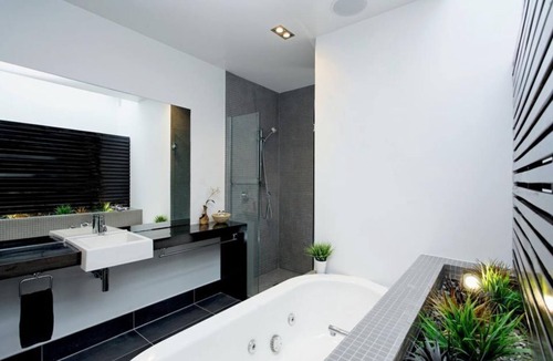 Whangapoua House | Spacious sun-drenched family living