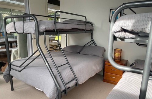 Whangapoua House | Spacious sun-drenched family living