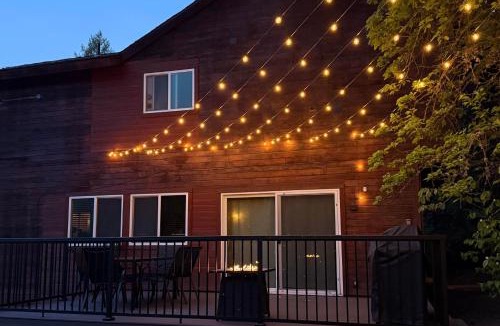 Worley House | Spacious Sun-Up Bay Cabin, 20 Min to Downtown CDA!