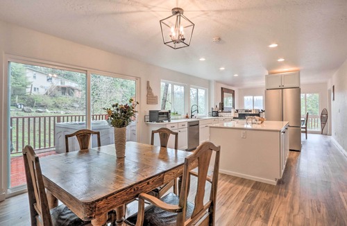 Worley Cottage | Spacious Sun-up Bay Cabin, 20 Min to Downtown Cda!