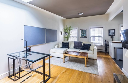 Williamsburg Apartment | Spacious & Sunlit 1BR in Heart of Williamsburg