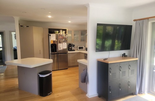 Arthur's Point House | Spacious Sunny 4 Bedroom Home located just 5 min drive from Queenstown's centre