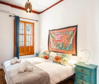 Albaicin Apartment | Spacious Sunny and Quiet Albayzin Apartment