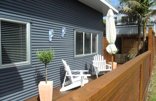 Whiritoa House | Spacious, sunny, modern bach.