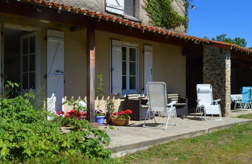 Chiche Apartment | Spacious sunny three bedroomed gite with covered heated pool and river.