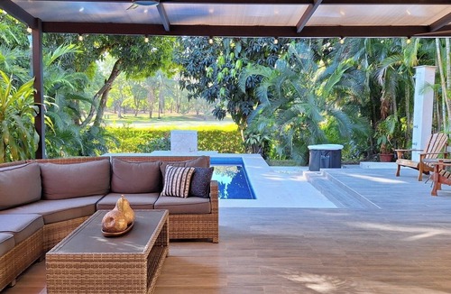 Tambor Villa | Spacious Tropical Villa Near Beach in Los Delfines