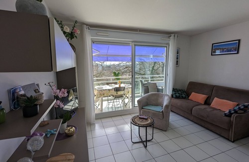 Arcachon Apartment | Spacious T3 with Terrace, Parking, and Pool - Near Arcachon Center and Beach