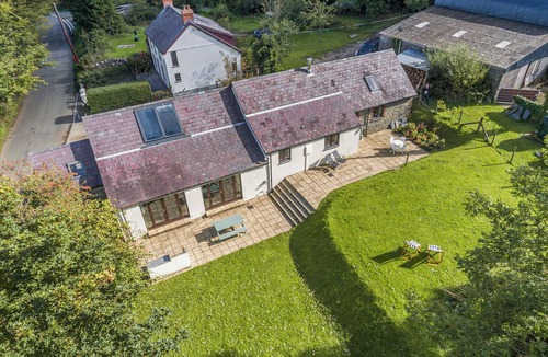 Cenarth Cottage | Spacious Teifi Valley barn for holidays near the Cardigan coast.