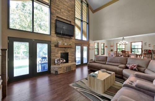 Coldspring House | Spacious Texas Ranch Retreat with Cowboy Pool and Fire Pit Near Lake Livingston, Coldspring TX