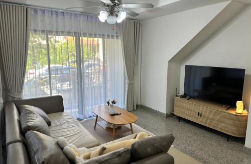 Dok Mai House | Spacious and peaceful 3 bedrooms detached house inside Bangkok
